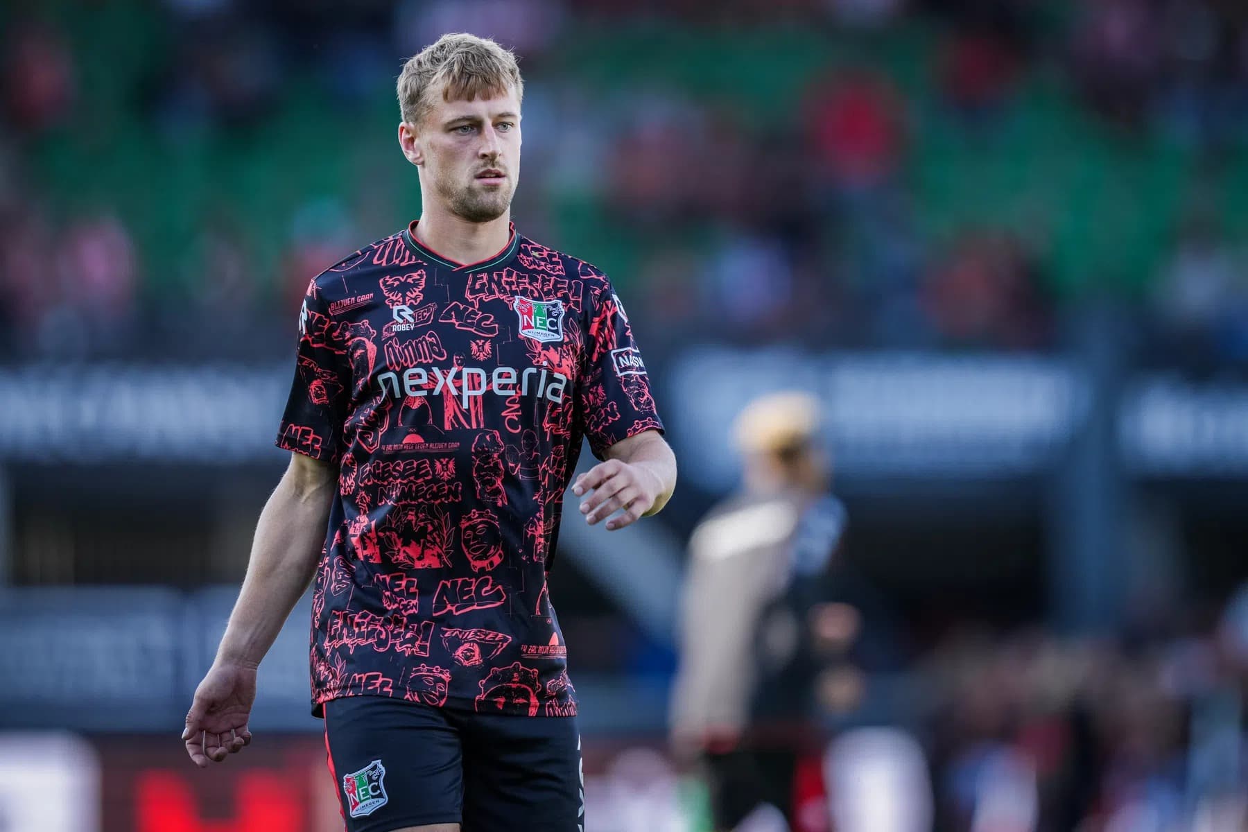 Kaj Sierhuis tijdens de warming-up bij N.E.C. (Foto: VI)