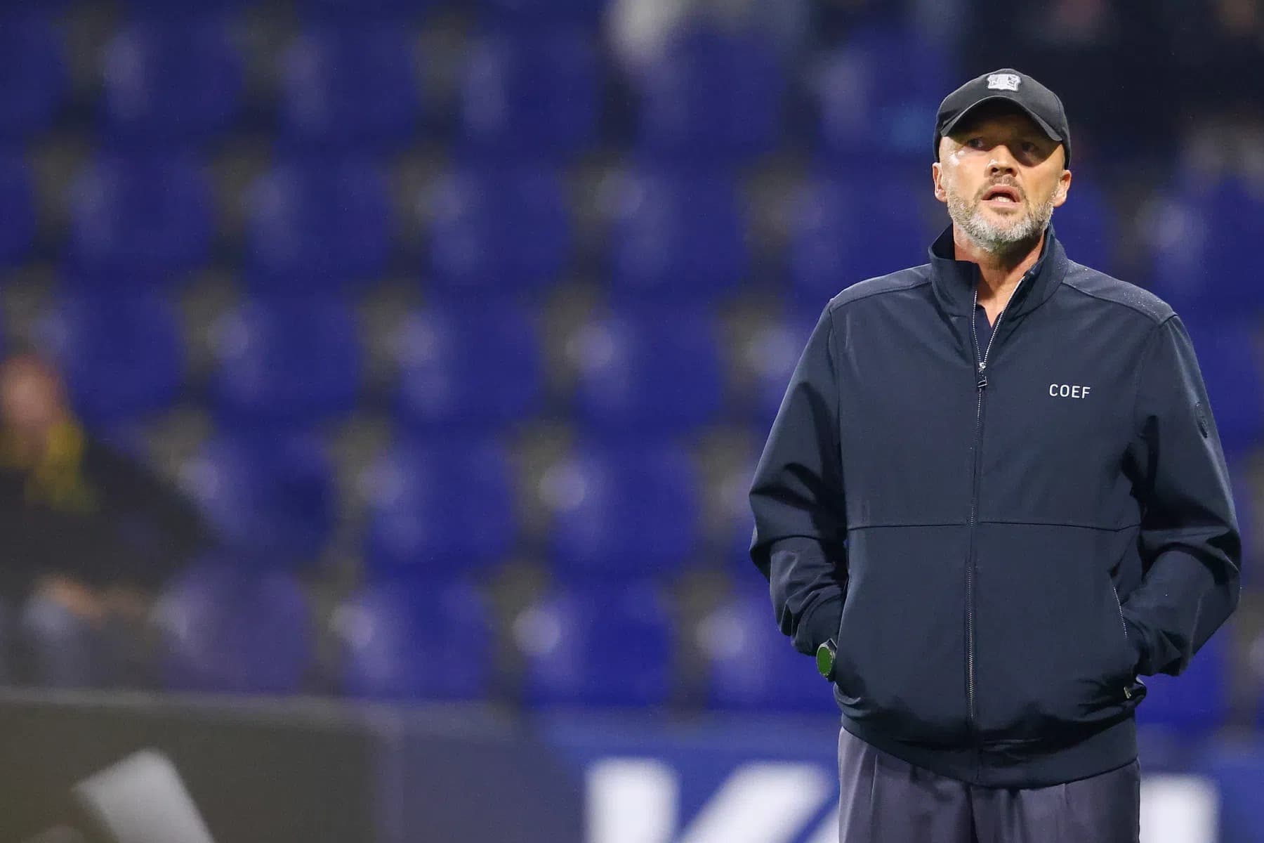 Dick Schreuder langs de lijn bij SC Cambuur - N.E.C. (Foto: VI)