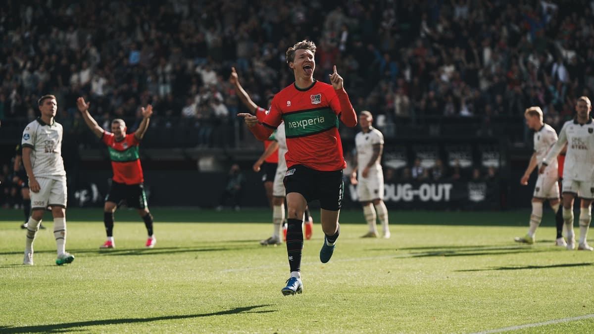 Perr Schuurs viert zijn goal in de eerste minuut tegen Go Ahead Eagles (Foto: N.E.C. Media)