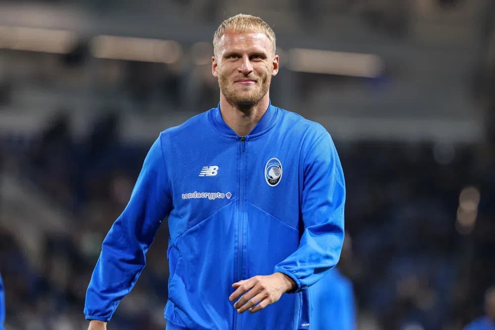 Transfervrije Mitchel Bakker traint op proef mee met N.E.C., kan contract verdienen